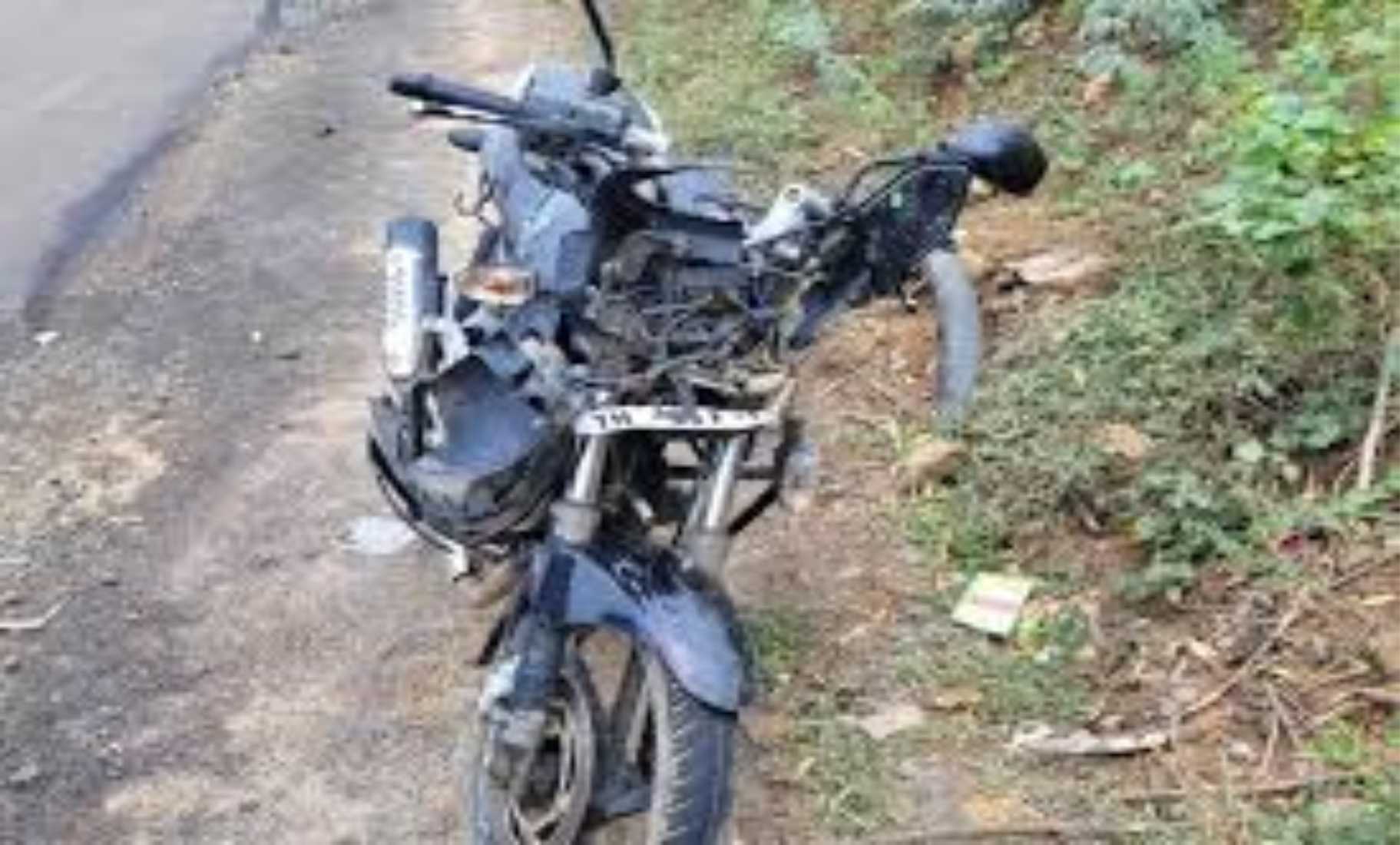 “हेलमेट न पहनना पड़ा भारी” मोटर साइकिलों की भिड़ंत में 3 युवकों की मौत, 1गंभीर रूप से घायल