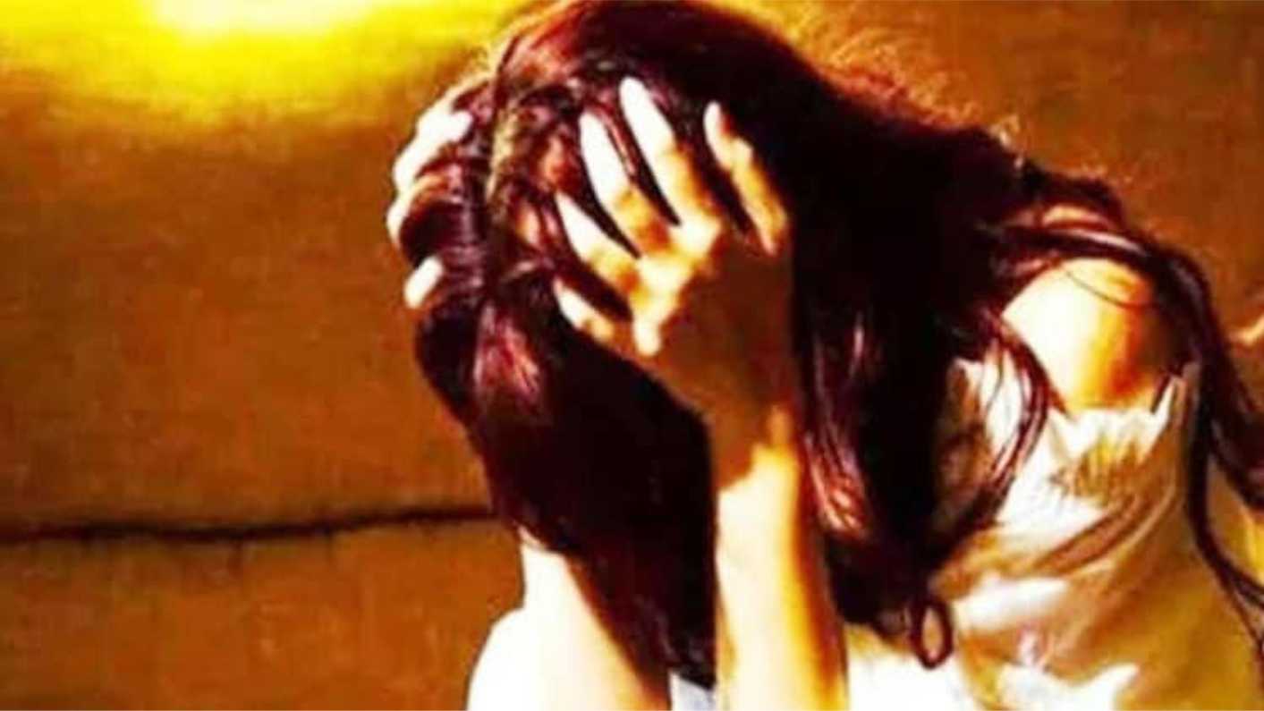 “टीचर ने छात्रा से किया दुष्कर्म” गर्भवती होने पर कराया गर्भपात, पूर्व सीएम का खुद को बताता था करीबी