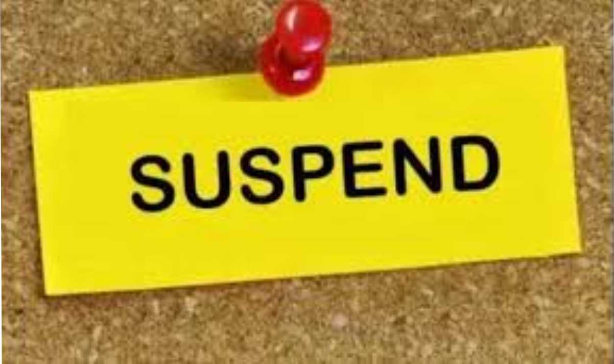 खड़ी गाड़ी को तेल पिलाने वाले जेई पर गिरी गाज