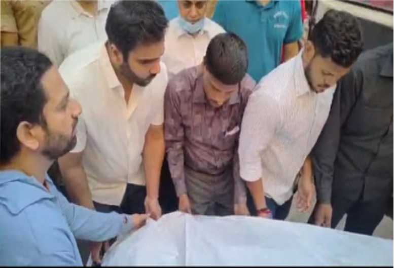 रहस्य बनी प्रतीक की मौत, दोस्त और साला उन्हें लेकर अस्पताल आए, डॉक्टरों ने मृत घोषित किया