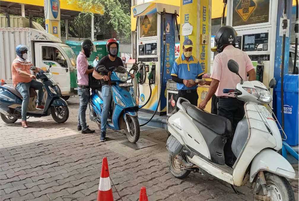 “पेट्रोल-डीजल पर नया नियम” दिन में एक बार ही करा सकेंगे कार-बाइक का फुल टैंक, दोबार नहीं मिलेगा,लिमिट हुई तय