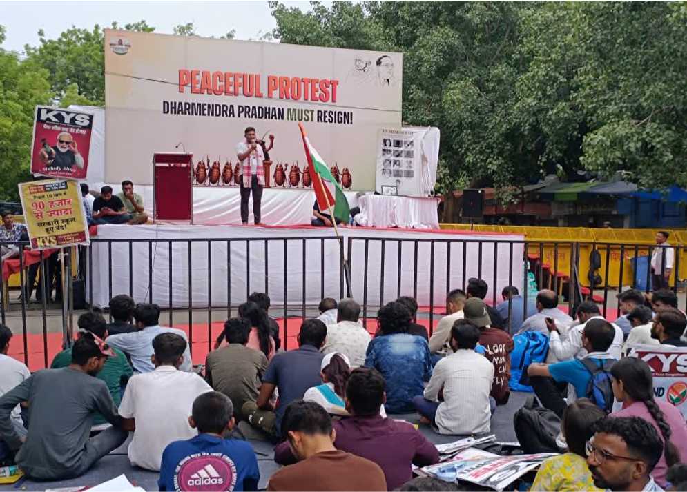“कॉकरोच” परिक्षा के बाद आ जाओ जंतर मंतर: अभिजीत दीपके