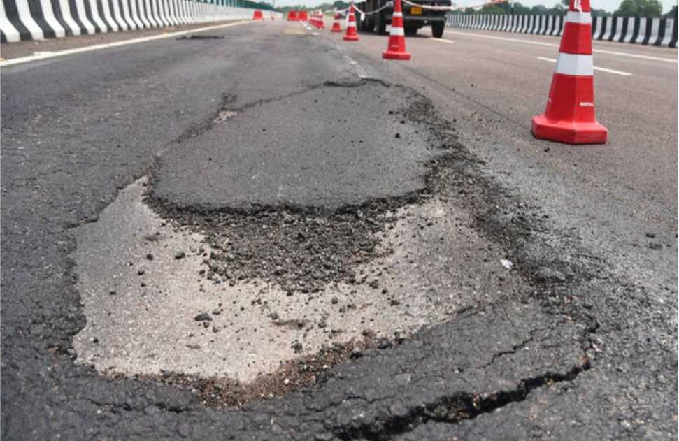 “लखनऊ-कानपुर” एक्सप्रेस-वे का बुरा हाल, 63 किमी में मिले 64 गड्ढे